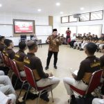 Kakanwil BPN Jatim, Asep Heri memberikan pembekalan kepada para siswa.