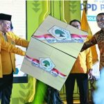 Wakil Ketua Umum DPP Partai Golkar, Adies Kadir bersama Ketua DPD Golkar Jatim, Ali Mufti, dan Wali Kota Surabaya Eri Cahyadi membuka Musda XI Golkar Surabaya.