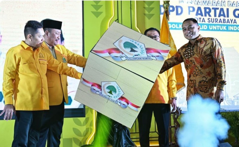 Wakil Ketua Umum DPP Partai Golkar, Adies Kadir bersama Ketua DPD Golkar Jatim, Ali Mufti, dan Wali Kota Surabaya Eri Cahyadi membuka Musda XI Golkar Surabaya.