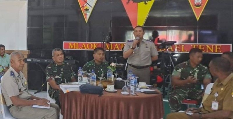 Kepala Kantor Pertanahan Kabupaten Kupang, Wawas Setiawan, memberikan penjelasan soal status lahan milik TNI yang terletak di Desa Naunu, Kecamatan Fatuleu.