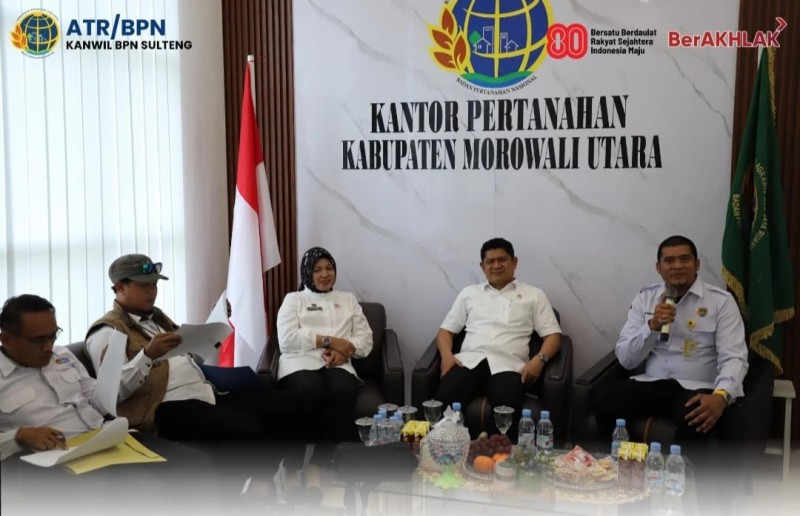 Jajaran Kantor Pertanahan Kabupaten Morowali Utara terlibat diskusi dengan Kakanwil BPN Sulteng, Muhammad Tansri.
