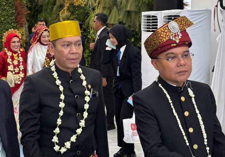Adies Kadir bersama Sufmi Dasco menghadiri acara HUT ke-80 RI di Istana Merdeka.