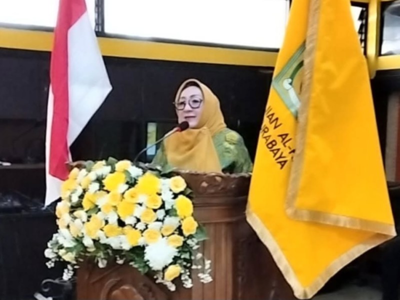 Hj Pertiwi Ayu Krishna, Ketua Pengajian Al Hidayah Partai Golkar Surabaya.