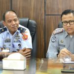 Kepala Kantor Imigrasi Kupang, Nanang Mustofa bersama Staf Ahli TNI, Marsekal Pertama TNI Djoko Triono.