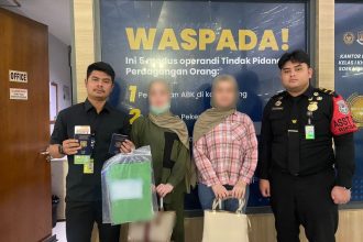 Dua perempuan warga negara Suriah berinisial F.O. dan S.K, yang sempat diamankan oleh petugas Imigrasi Soekarno-Hatta.