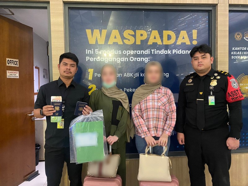 Dua perempuan warga negara Suriah berinisial F.O. dan S.K, yang sempat diamankan oleh petugas Imigrasi Soekarno-Hatta.