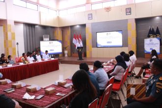 Suasana rapat koordinasi lintas instansi sebagai bentuk sinergi dalam memperkuat pengawasan terhadap aktivitas orang asing oleh Kanwil Imigrasi NTT.