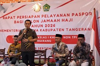 Kepala Kantor Imigrasi Kelas I Khusus Non TPI Tangerang, Hasanin, memberikan sambutan dalam kegiatan Eazy Passport di Kantor Kementerian Agama Kota Tangerang.