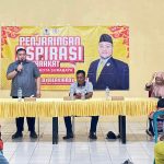 Aldy Blaviandy, anggota Fraksi Golkar menyampaikan Program Indonesia Pintar (PIP) kepada warga Kapasari ketika reses.