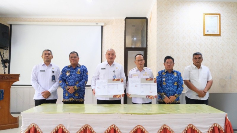 Jajaran Imigrasi bersama Pemkab Bangka Belitung menunjukkan kerja sama yang sudah disepakati bersama.