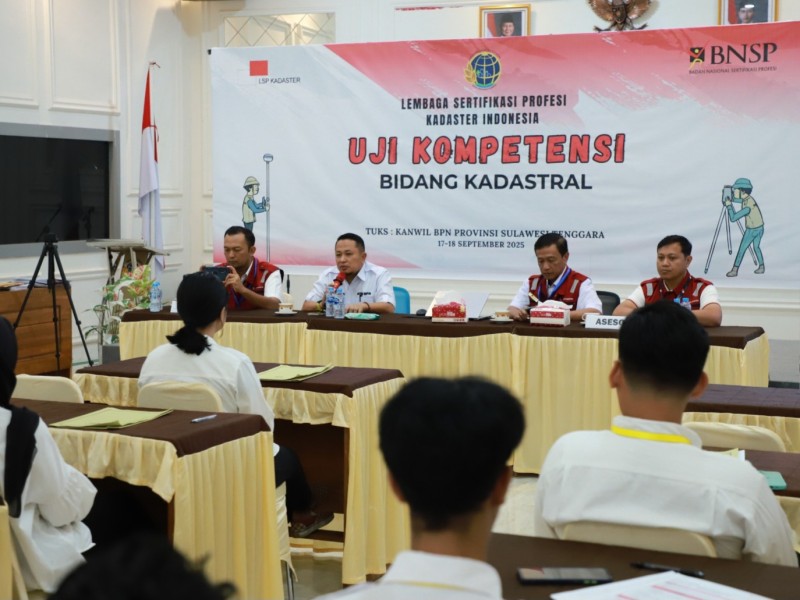Kepala Bidang Survei dan Pemetaan Kanwil BPN Sultra, M Sochib Lutfi, S.ST., M.M, memberikan sambutan kepada para peserta.
