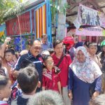 Wakil Wali Kota Surabaya, Armuji ketika berkunjung ke sekolah untuk menyosialisasikan Stop bullying.