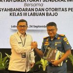 Kakanwil Ditjen Imigrasi NTT, Arvin Gumilang bersama dengan Kepala Kantor Kesyahbandaran dan Otoritas Pelabuhan.