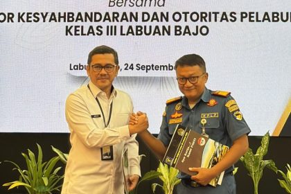 Kakanwil Ditjen Imigrasi NTT, Arvin Gumilang bersama dengan Kepala Kantor Kesyahbandaran dan Otoritas Pelabuhan.