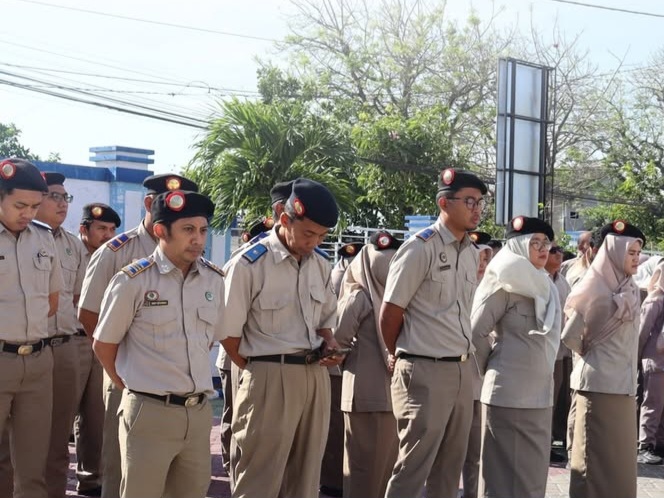 Apel pagi yang diikuti oleh seluruh jajaran Kantor Pertanahan Kabupaten Nganjuk.