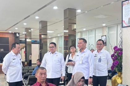 Sekretaris Ditjen Imigrasi Sandi Andaryadi, mendampingi Perwakilan Kedeputian I KSP, Muhammad Rullyandi, meninjau langsung pelaksanaan program Pimpasa.