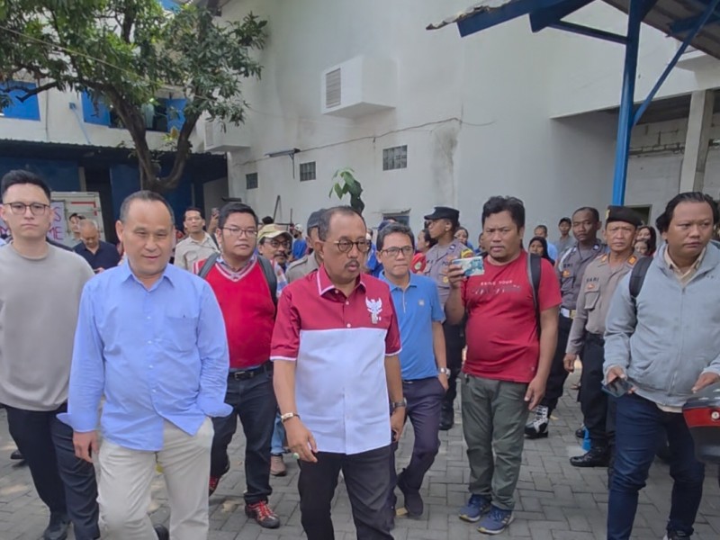 Wakil Wali Kota Surabaya, Armuji ketika sidak di lokasi untuk memediasi konflik di pabrik garmen Kedurus.