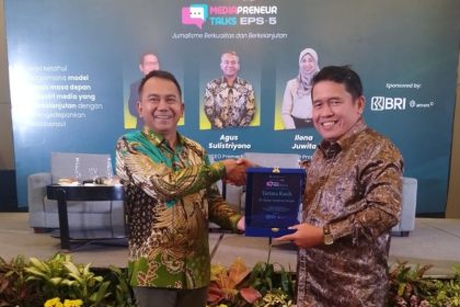 Dr. Guntur, salah satu narasumber diskusi, di Hotel Santika,