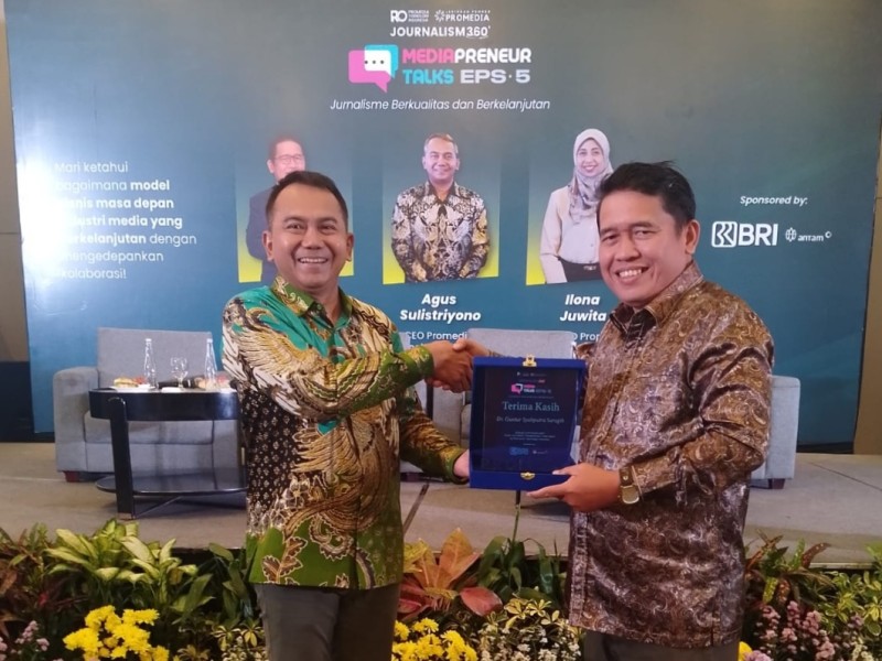 Dr. Guntur, salah satu narasumber diskusi, di Hotel Santika,