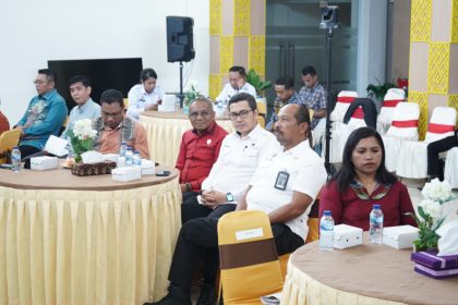 Kepala Kantor Wilayah Direktorat Jenderal Imigrasi Nusa Tenggara Timur, Arvin Gumilang hadir dalam diskusi DSK di aula kanwil.