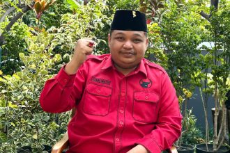 Kader PDI Perjuangan Surabaya, Achmad Hidayat