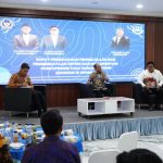 Kasubdit Penanganan Deteni dan Koordinasi Penanganan Pengungsi (PDKPP) Direktorat Wasdakim. Agung Pramono, menjadi pembicara Forum Komunikasi Penanganan Deteni dan Pengungsi (Forkopdensi).