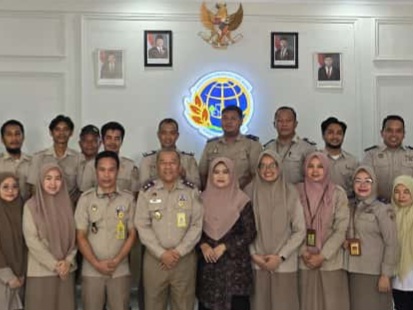 Kakantah Kabupaten Konawe Utara, Agus Rahmanto foto bersama jajaran usai rapat bersama jajaran.