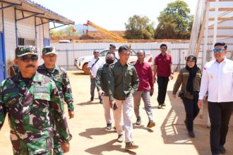 Petugas gabungan Timpora bergerak mendatangi perusahaan yang mempekerjakan orang asing.