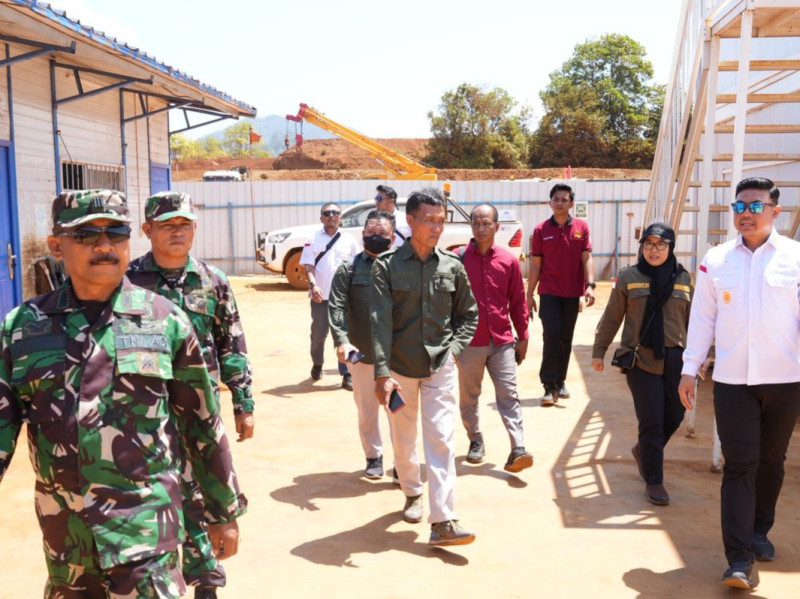 Petugas gabungan Timpora bergerak mendatangi perusahaan yang mempekerjakan orang asing.