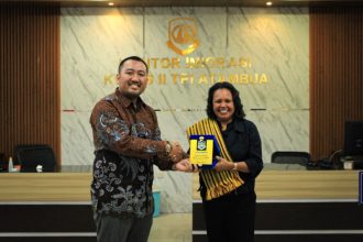 Kepala Kantor Putu Agus Eka Putra menerima kunjungan kehormatan Direktorat Jenderal Protokol dan Konsuler Kementerian Luar Negeri Timor Leste ke Imigrasi Atambua.