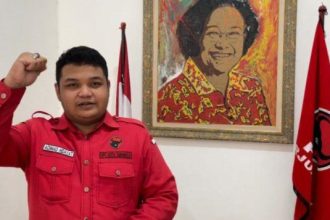 Kader PDIP Kota Surabaya Achmad Hidayat mengajak para pemuda untuk membangun jembatan Kolaborasi lintas generasi