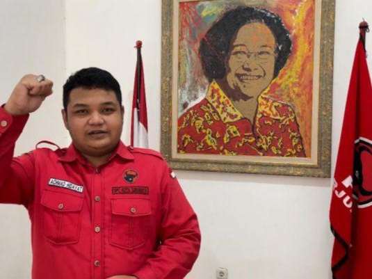 Kader PDIP Kota Surabaya Achmad Hidayat mengajak para pemuda untuk membangun jembatan Kolaborasi lintas generasi