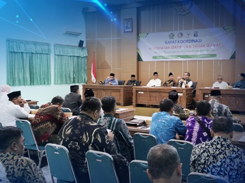 Suasana rapat koordinasi program percepatan sertifikasi tanah wakaf yang sudah berlangsung sebelumnya di Kantor Pertanahan Surabaya II.