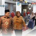 Kakanwil BPN Jatim, Asep Heri meninjau pelayanan didampingi Kepala Kantor Pertanahan Kota Malang, Kusniyati.