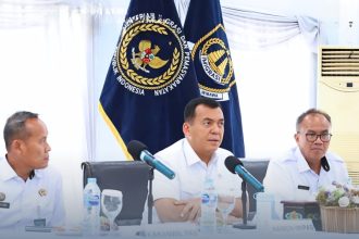 Dari kiri: Kakanwil Ditjenpas Kadiyono, Wamen Imipas Silmy Karim, dan Kakanwil Ditjen Imigrasi Novianto Sulastono.