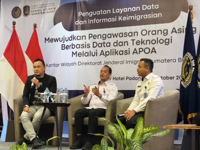 Kepala Seksi Intelijen dan Penindakan Keimigrasian (Inteldakim) Kantor Imigrasi Kelas I TPI Padang, Mirza Dwitri Patria, saat menjadi pembicara di Kanwil Ditjen Imigrasi Sumatera Barat.