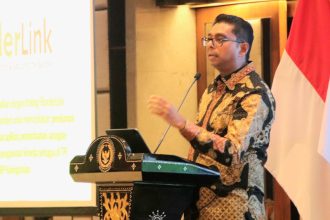 Direktur Tempat Pemeriksaan Imigrasi, Suhendra,