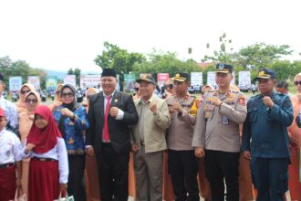 Kepala Kantor Pertanahan Konawe Utara, Agus Rahmanti menghadiri upacara Hari Guru Nasional 2025.
