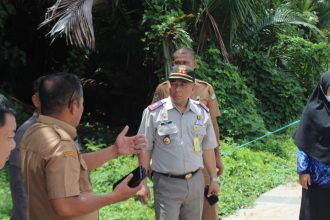 Kepala Kantor Pertanahan Kabupaten Konawe Utara, Agus Rahmanto, S.H., M.H., tutun ke lokasi yang rencananya akan dibangun Kantor Kejaksaan Negeri setempat.