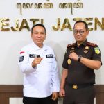 Kakanwil BPN Jateng, Lampri bersama Kepala Kejati Jawa Tengah, Siswanto.