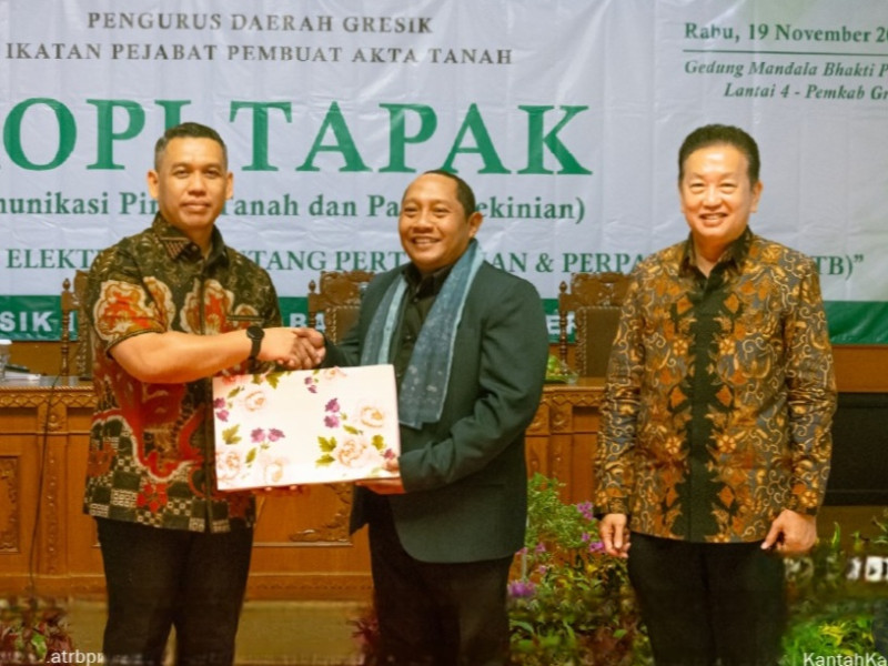 Kepala Kantor Pertanahan Kabupaten Gresik, Rarif Setiawan, S.ST., M.H., hadir sebagai narasumber utama dengan materi bertajuk “Solusi Pintar Layanan Elektronik.”