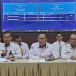 Kepala Kanwil Ditjen Imigrasi Jawa Timur, Novianto Sulastono, bersama kepala UPT Imigrasi se-Jatim menggelar jumpa pers.