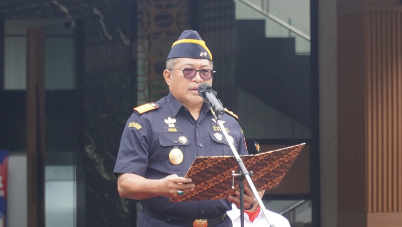 Kepala Kantor Wilayah DJBC Jawa Timur II, Agus Sudarmadi, bertindak sebagai inspektur upacara
