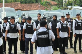 Tim Imigrasi Semarang melakukan apel sebelum menggelar Operasi Wira Waspada dengan menyasar perusahaan yang memperkerjakan orang asing.