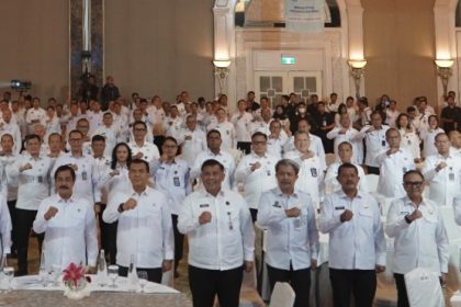 Para pimpinan satuan kerja, termasuk Kepala Kantor Wilayah Direktorat Jenderal Imigrasi Nusa Tenggara Timur, Arvin Gumilang, ikut foto bersama jajaran Imipas di seluruh Indonesia.