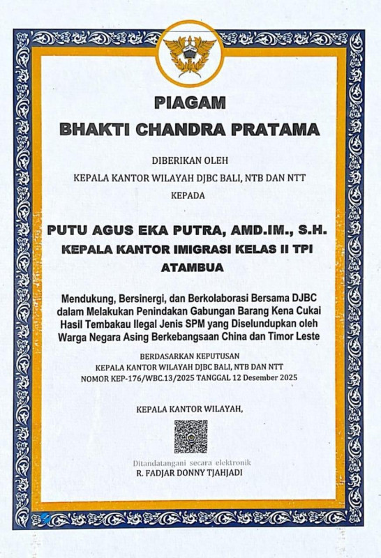 Piagam penghargaan Bhakti Chandra yang diberikan oleh jajaran Bea Cukai Nusa Tenggara Timur.