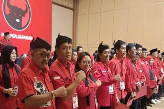 Armuji bersama jajaran pengurus DPC Surabaya usai mengikuti konfercab 2025.