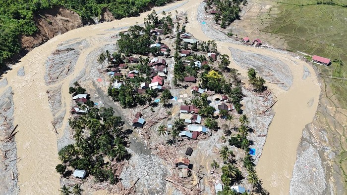 Dampak kerusakan pascabanjir bandang di Nagan Raya, Aceh.