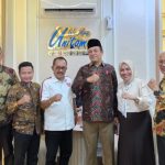 Wakil Walikota Surabaya, Armuji bersama Ketua Umum Madas Sedarah, Taufik didampingi Rektor Unitomo, Siti Marwiah, Stefanus DKK usai mediasi terbuka.