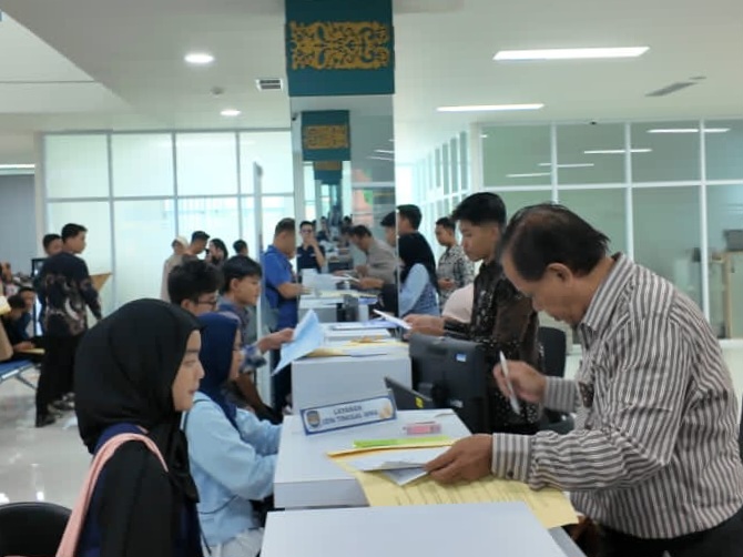 Suasana permohonan Paspor Simpatik yang digelar oleh Kantor Imigrasi Semarang.